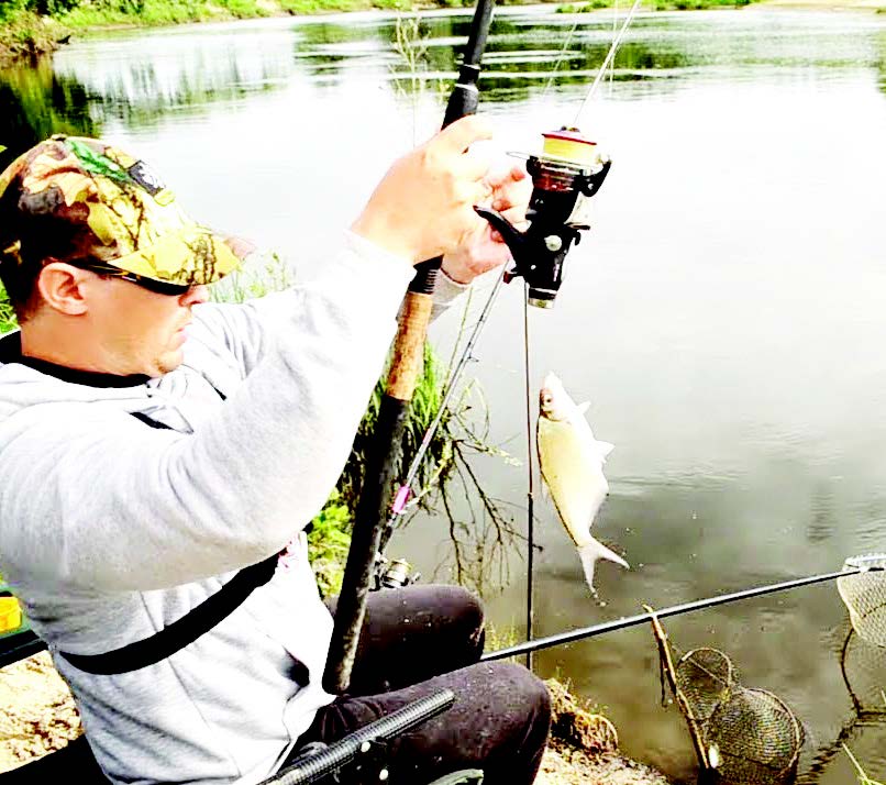 пролетно захранване на рибите