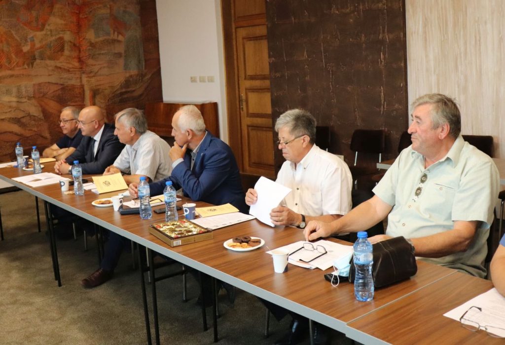 първо заседание ус