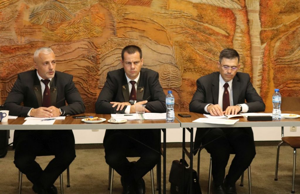 първо заседание ус