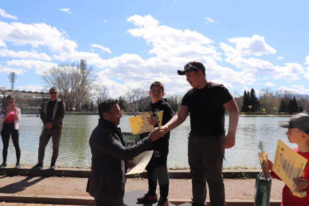 състезание гребния канал