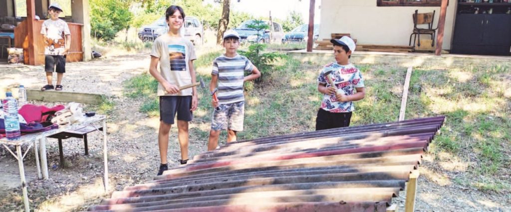 ученици хранилки бяла