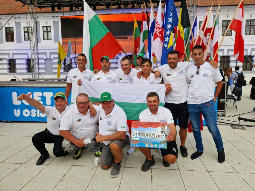 световно на плувка нашите