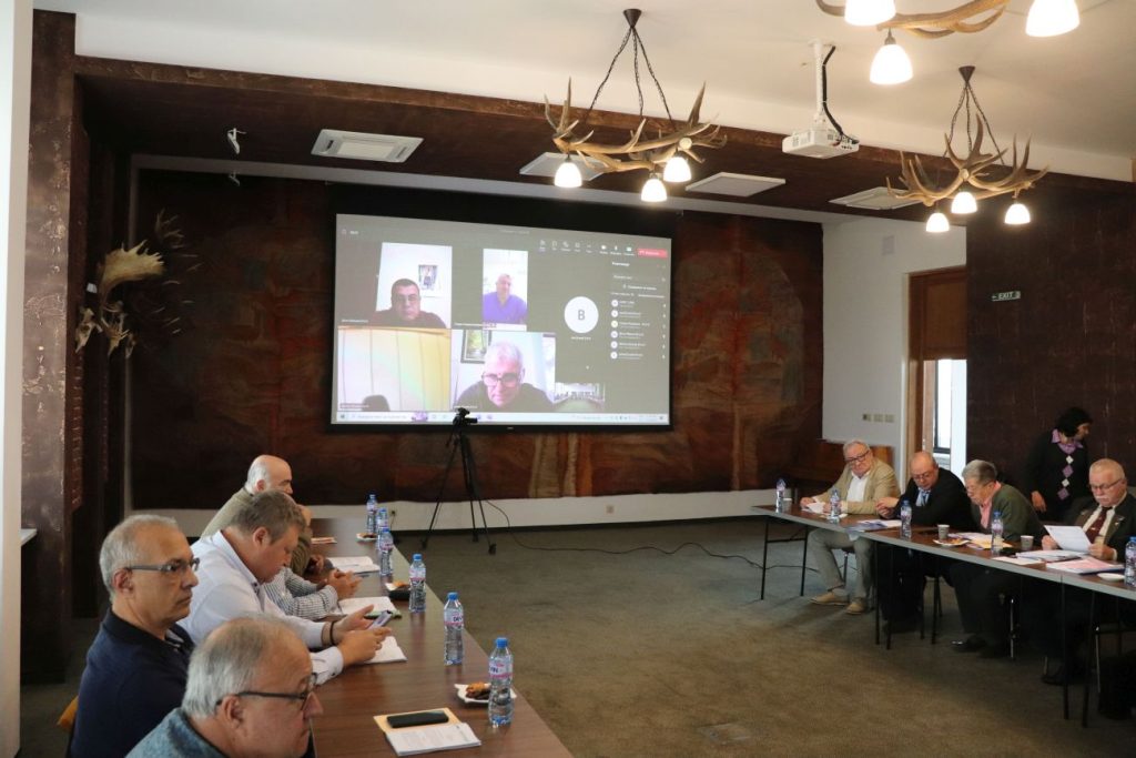 ус предлага