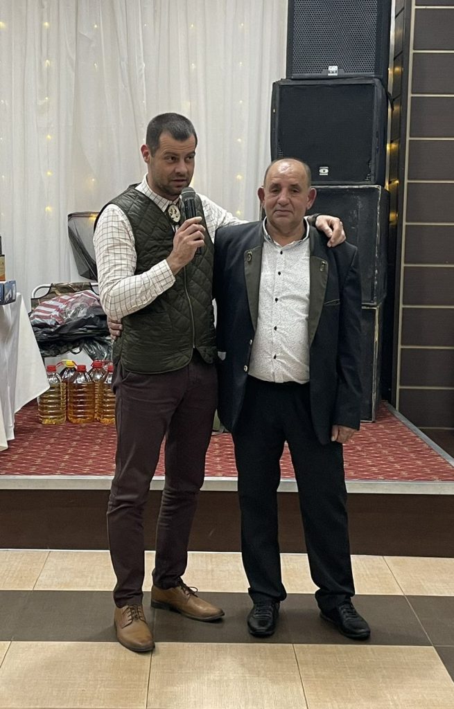 600 празнуващи петрич