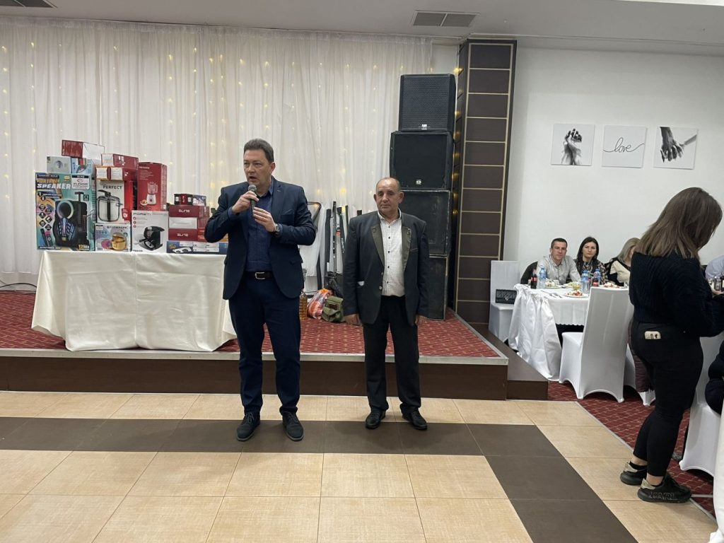 600 празнуващи петрич