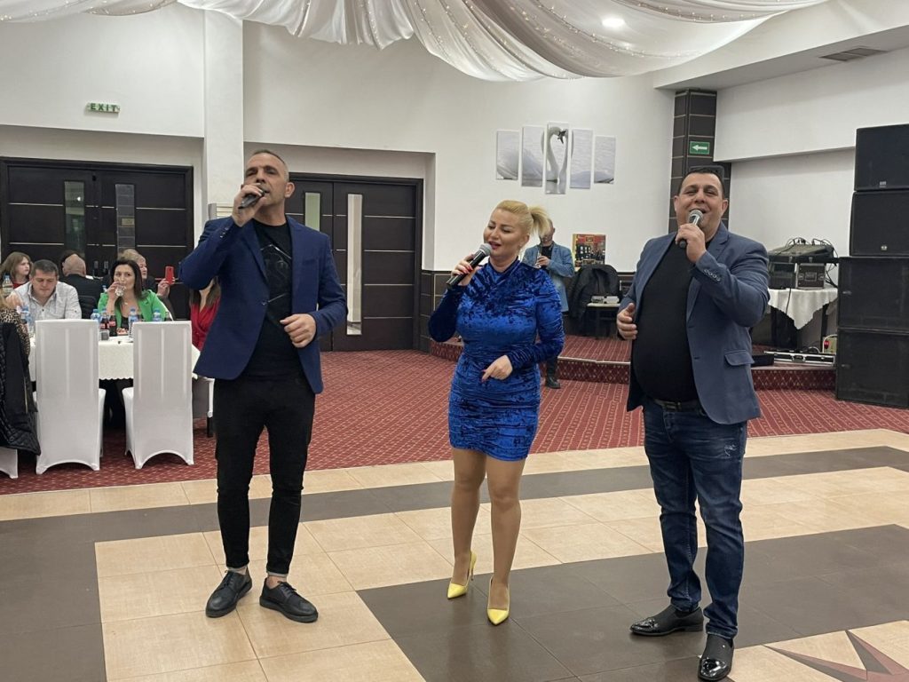 600 празнуващи петрич