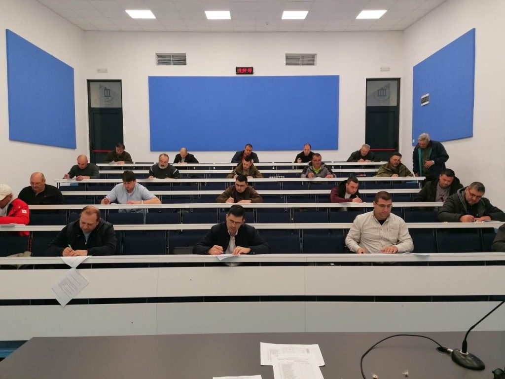 инструктори стрелба