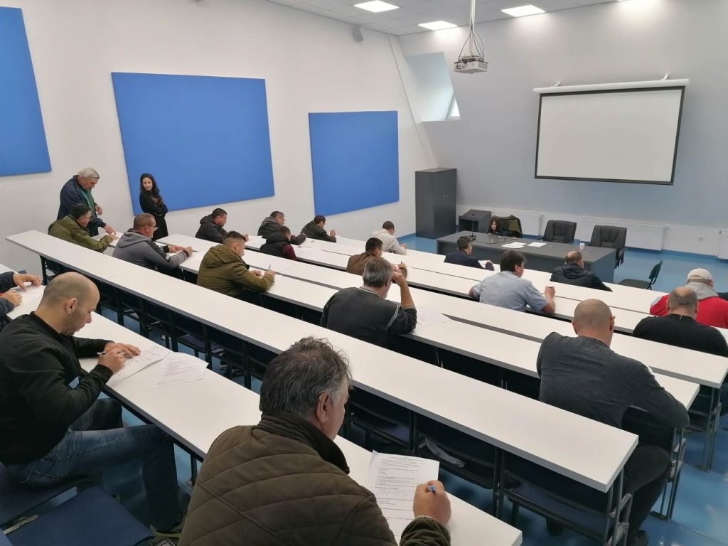инструктори стрелба