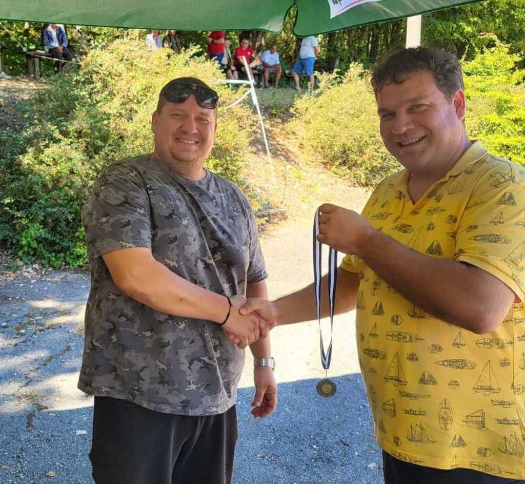 стрелби бяла