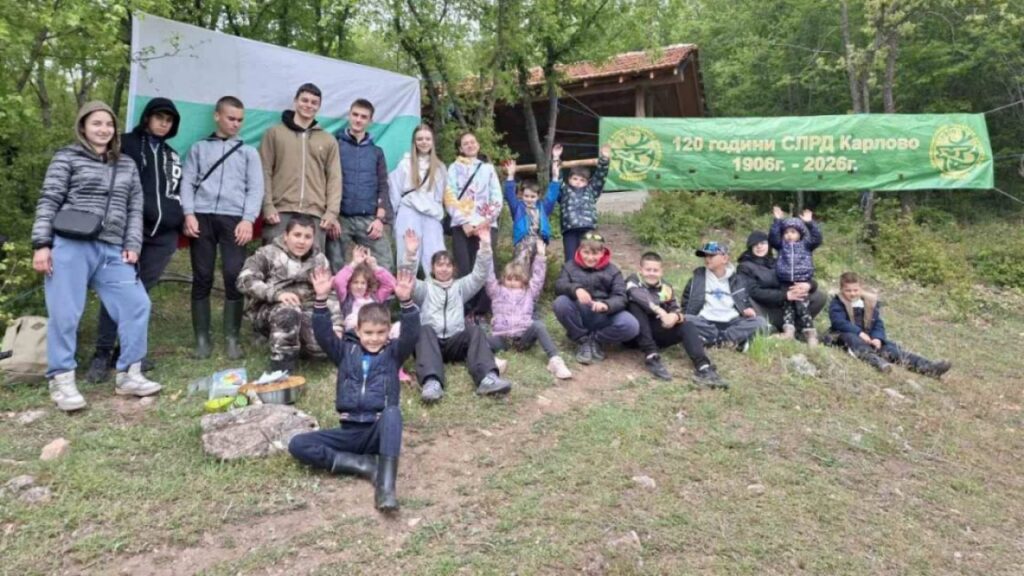 деца риболов карлово