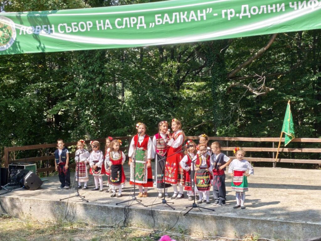 долни чифлик 130 години