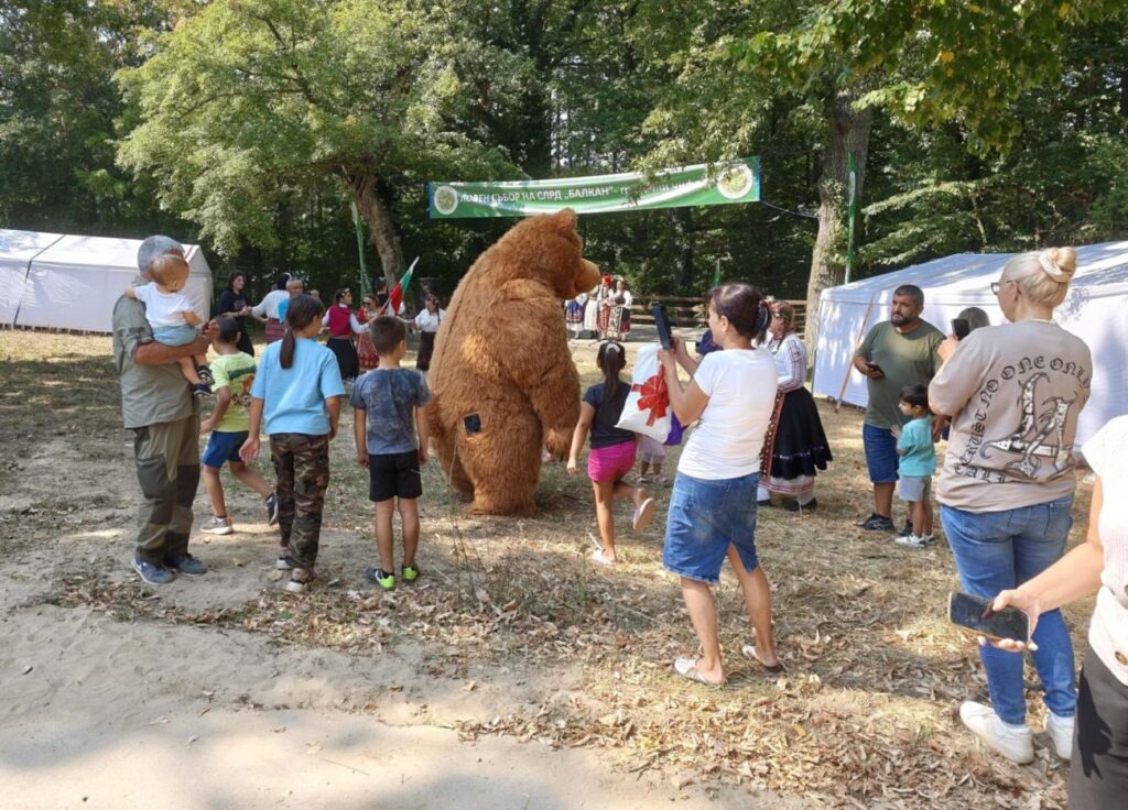 долни чифлик 130 години